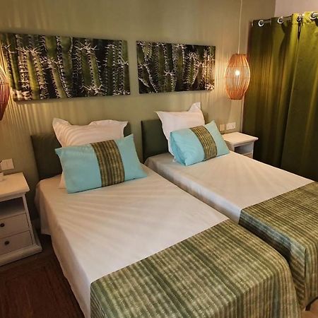 Les Cerisiers - Exclusive Beach Residence - 3 Bedroom Modern Apartment, Flic En Flac Екстер'єр фото