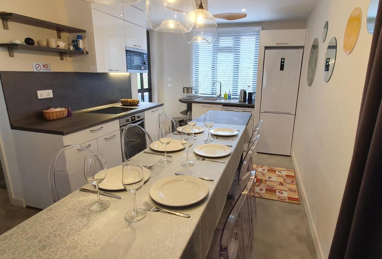 Les Cerisiers - Exclusive Beach Residence - 3 Bedroom Modern Apartment, Flic En Flac Екстер'єр фото